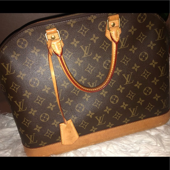 Louis Vuitton Handbags - Louis Vuitton Alma MM bag
